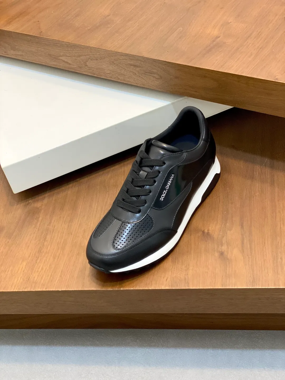 Men's Men's Shoes 💰900••Classic••Dolce&Gabbana••DG✔️High-end men's sports•casual shoes. Original goods from top counters. Original imported cowhide, multi-material splicing design ➕Imported cowhide lining, cowhide feet ➕Original TPR elastic outsole.  Size: 39-44 (38, 45 customized)